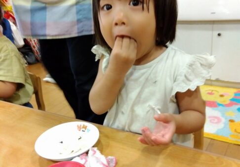 うさぎ組（2歳児クラス）☆９月食育の様子