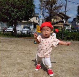 ０歳児　公園で遊んだよ