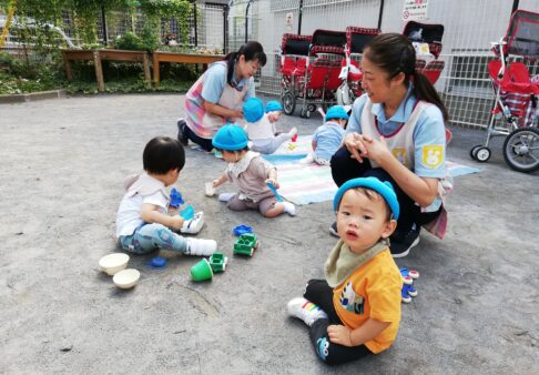 ０歳児　＊戸外遊び＊