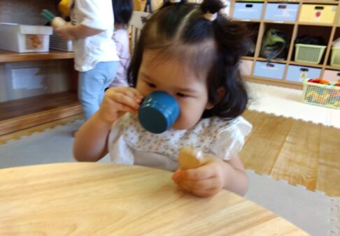 1歳児クラス～おままごと楽しいね～