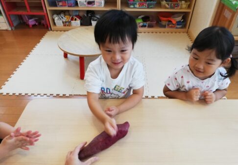 ２歳児　＊食育　さつまいもおやつ作り＊