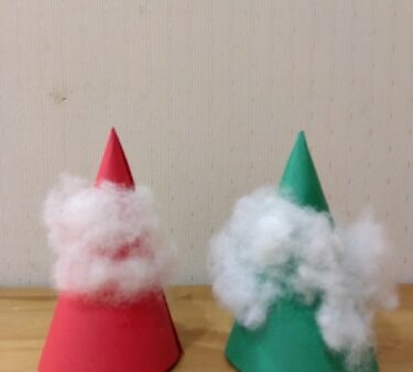 2歳児　ぱんだ組　クリスマスの制作☆