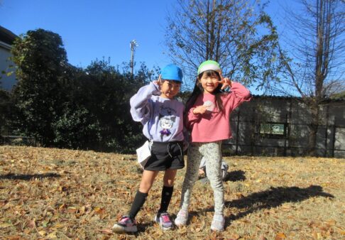 ４・５歳児　芝生広場へお散歩！