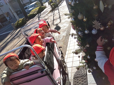 ０歳児　クリスマスを探しに行こう！