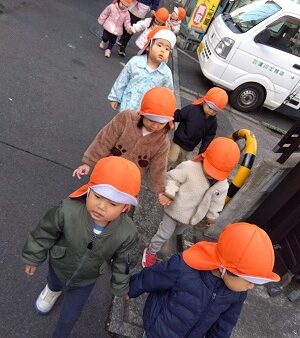 2歳児　お散歩の様子