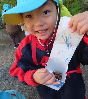 【２歳児】お散歩バックを持って