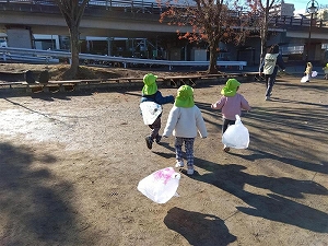 ２歳児クラス　「凧揚げをしたよ♪」