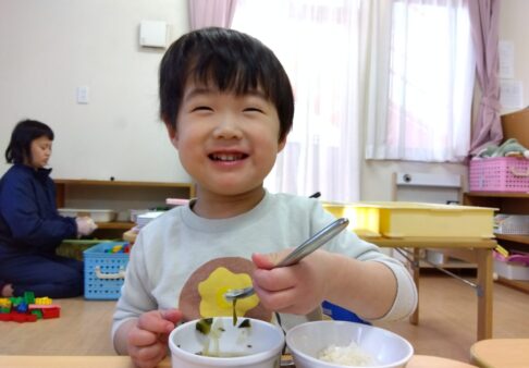 2歳児　きのこ栽培☆