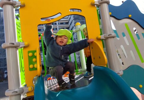 1歳児　遊具楽しいな！
