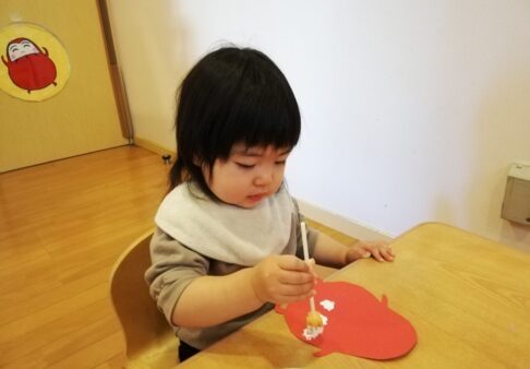 ０歳児　＊こま遊び・製作＊