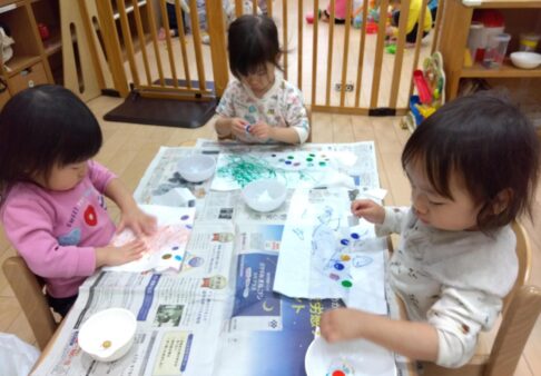 １歳児　正月遊びに挑戦したよ！