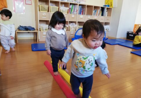 ０歳児　＊マット遊び＊