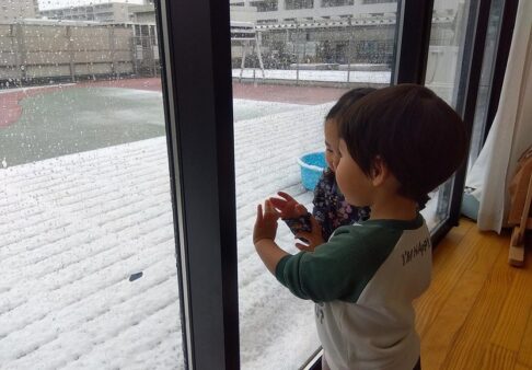 雪遊び