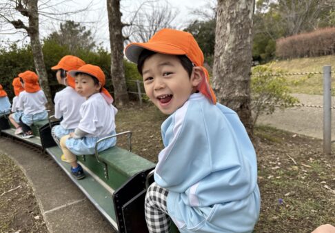 3歳児クラス　「春のミニ遠足♪」
