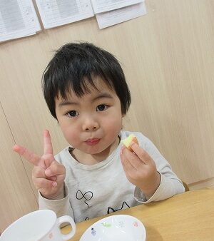 【2歳児】朝おやつの時間