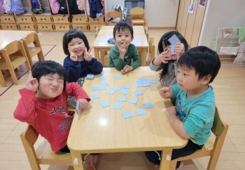 3歳児　うさぎ組　「仲良く遊んでいます♪」