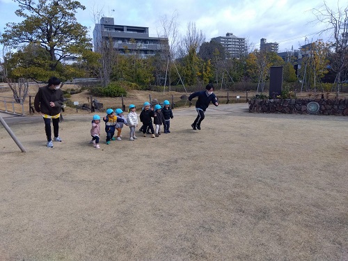 その後は、広い広場に移動して思いきり走りました👏
楽しいお散歩先を巡りました🤭