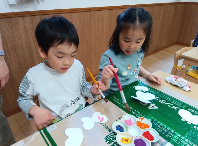 う～ん、何色にしよう…