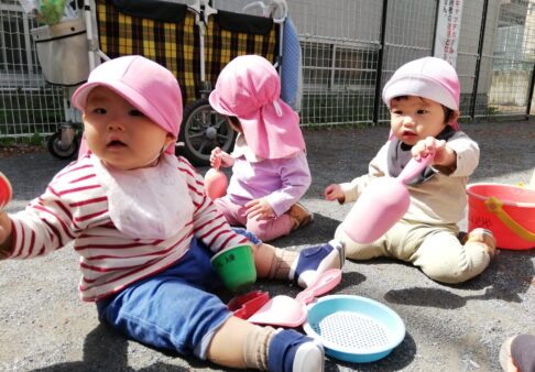 １歳児　＊戸外遊び＊