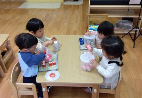 １歳児　ぽっとん遊び