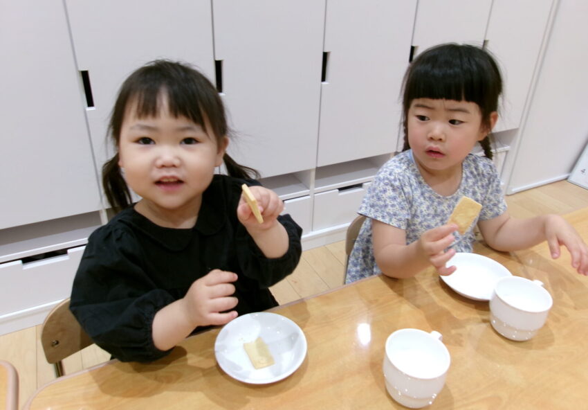 おやつには、こいのぼりのクッキー!