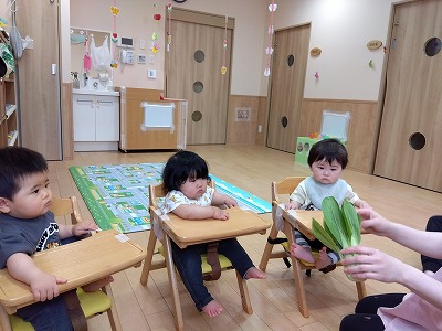 ０歳児　食育活動に参加しました！