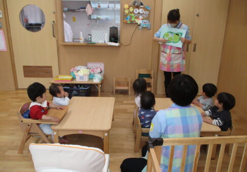 ０歳児、１歳児クラス５月の制作