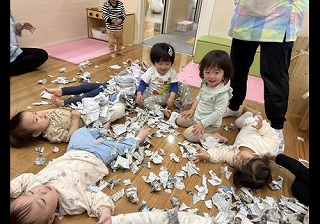 新聞紙遊び