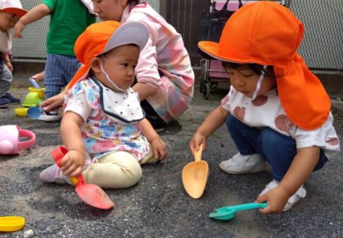 1歳児　りす組　「五丁目広場」