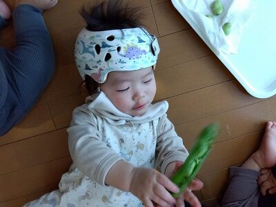 いろいろな野菜に触れてみよう(食育)～０歳児～