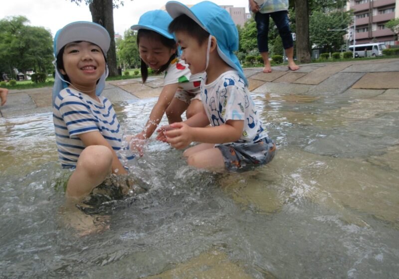 バシャバシャ水遊び
