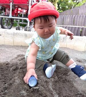 初めてのお砂場体験（0歳児）