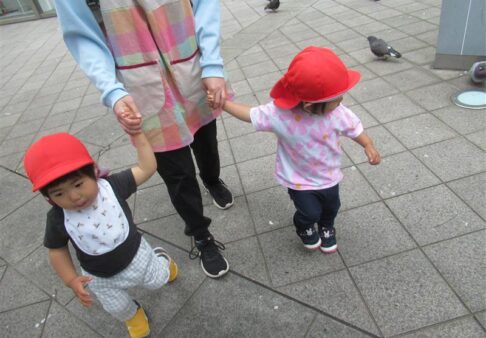 1歳児「歩くの大好き♬」