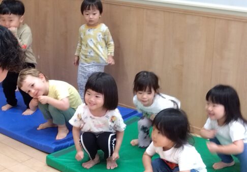 2歳児　室内で運動遊び