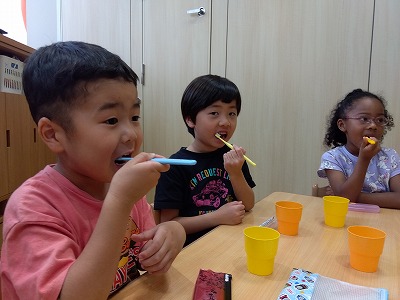 ５歳児　歯科指導に参加しました。