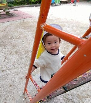 いろいろな遊具に挑戦（1歳児）