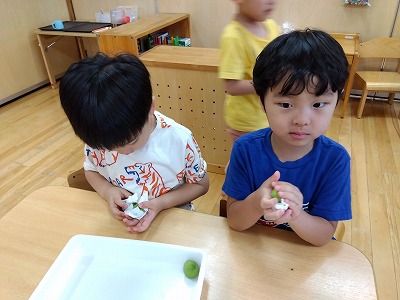 ぎゅっぎゅとするこの手の動きも子どもたちにはとても大事。