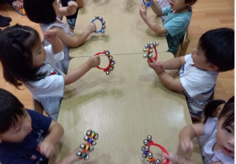 ２歳児　楽器遊び