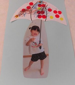 【2歳児】素敵な傘を持って