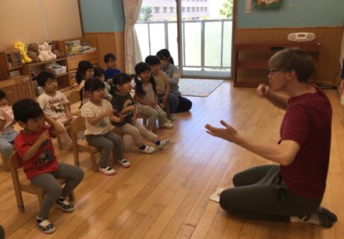 ３歳児クラスの様子♪(英語教室)