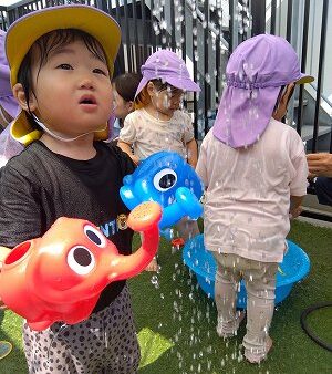 1歳児　水遊びだー！！
