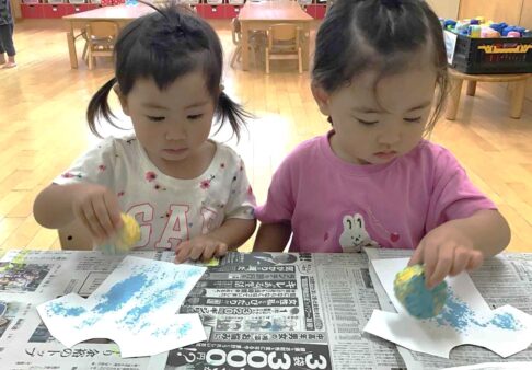 2歳児クラス　「野菜スタンプ♪」