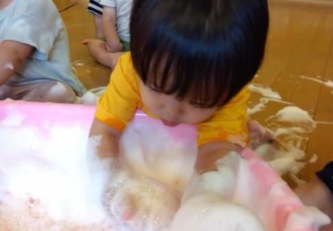 感触遊び　（1歳児）