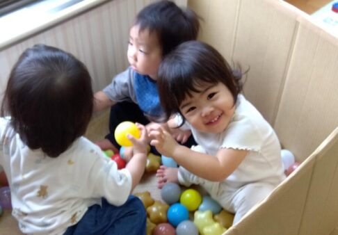 １歳児　ボール遊び