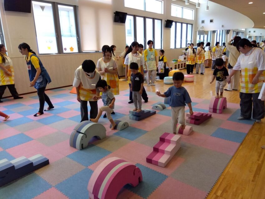 名古屋こども専門学校のイベントに参加しました🌞
沢山のお兄さん、お姉さんとコミュニケーションをとりながら遊びを楽しみました😊