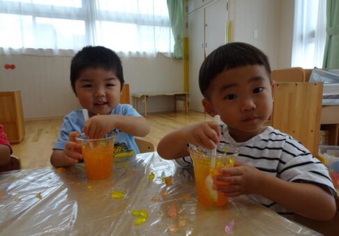 ２歳児　寒天遊び