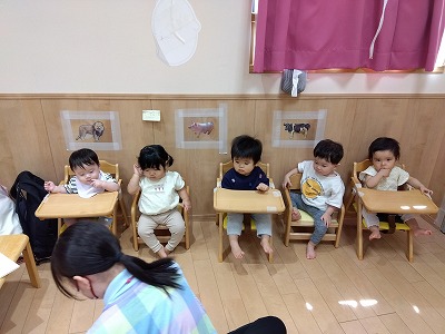 ０歳児　みんなで楽しく朝の会！