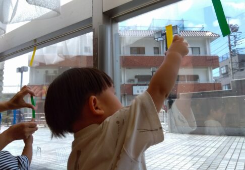 テープ剥がし～1歳児クラス～
