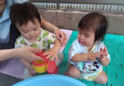 【０歳児】水遊び！