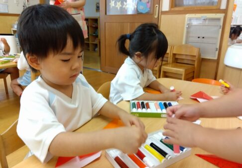 3歳児クラス「折り紙をしたよ！」